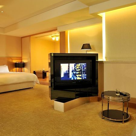 Asia Emperor Hotel ไถหนาน ภายนอก รูปภาพ