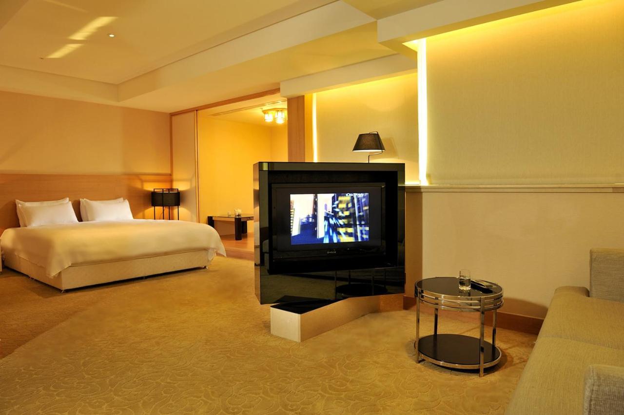 Asia Emperor Hotel ไถหนาน ภายนอก รูปภาพ