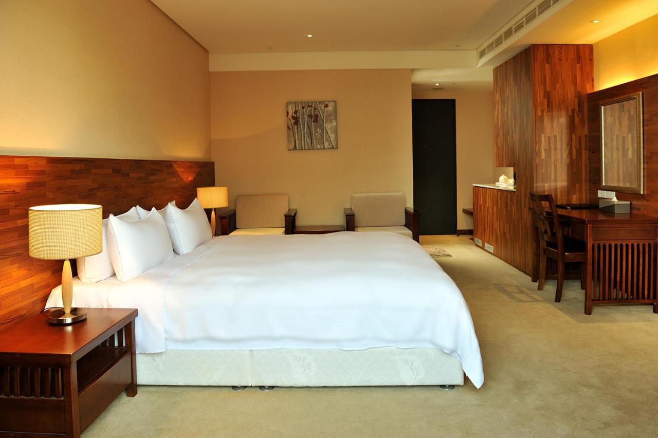 Asia Emperor Hotel ไถหนาน ภายนอก รูปภาพ