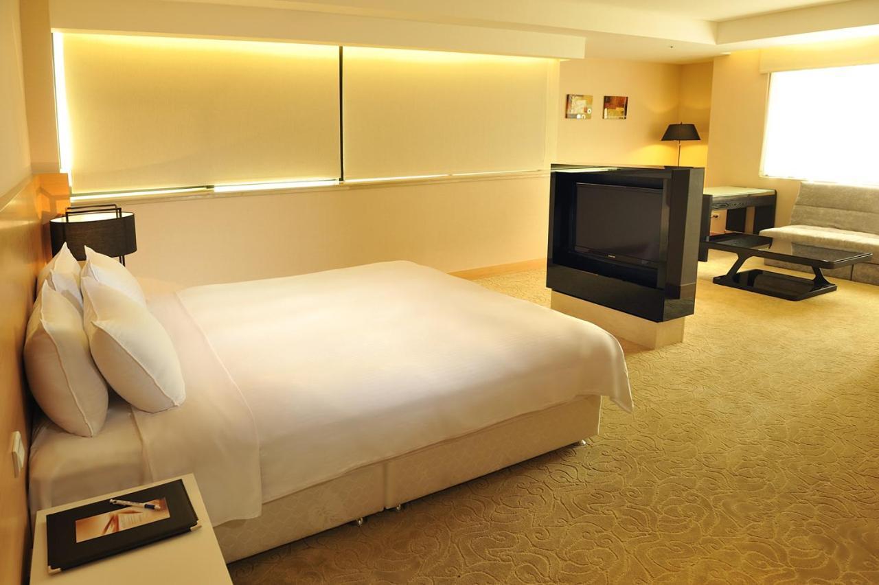 Asia Emperor Hotel ไถหนาน ภายนอก รูปภาพ