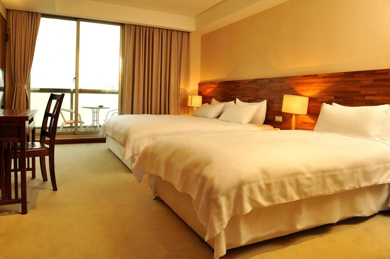 Asia Emperor Hotel ไถหนาน ภายนอก รูปภาพ
