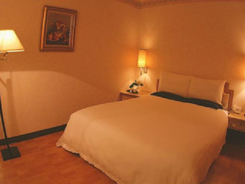 Asia Emperor Hotel ไถหนาน ภายนอก รูปภาพ