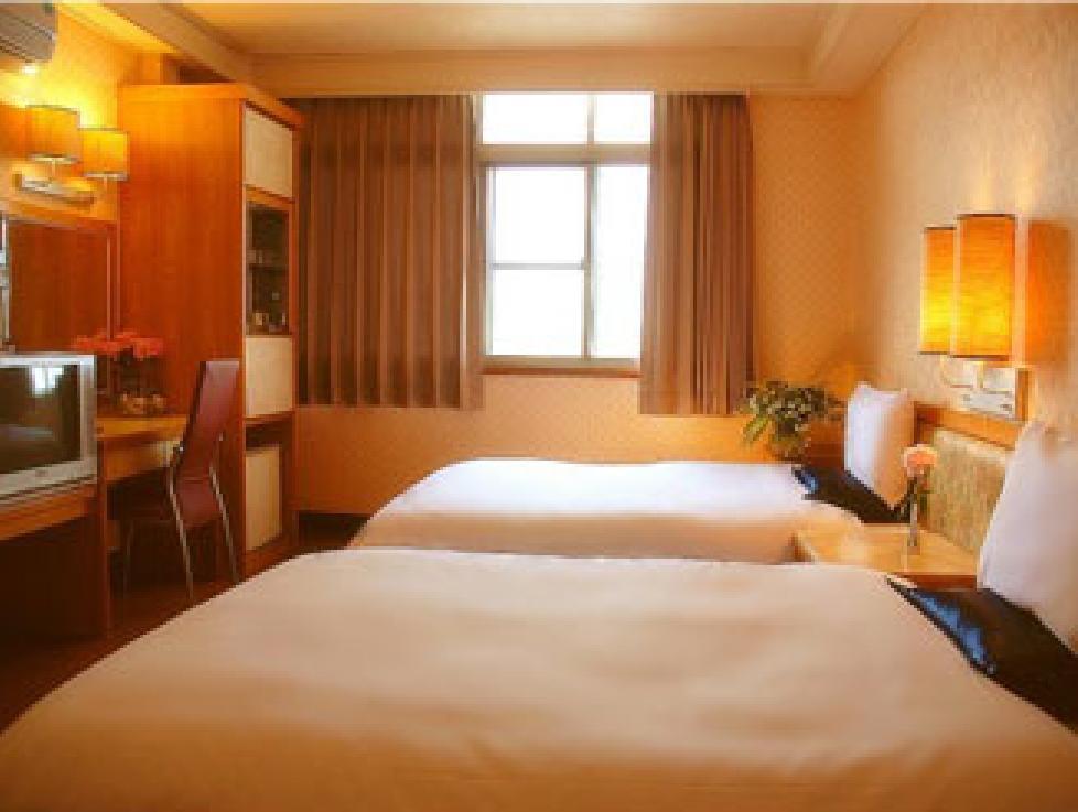 Asia Emperor Hotel ไถหนาน ภายนอก รูปภาพ